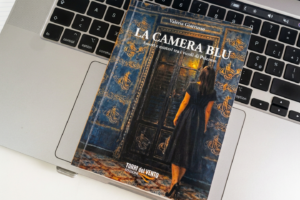 libro La camera blu scritto da Valeria Giarrusso